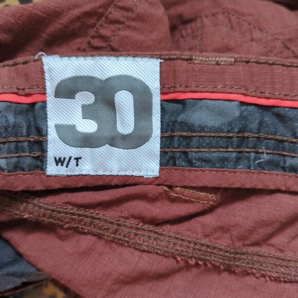 PROJEK RAW Men’s Solid Bungee Burgundy Cargo Capri Short, Size 30" - Picture 8 of 9